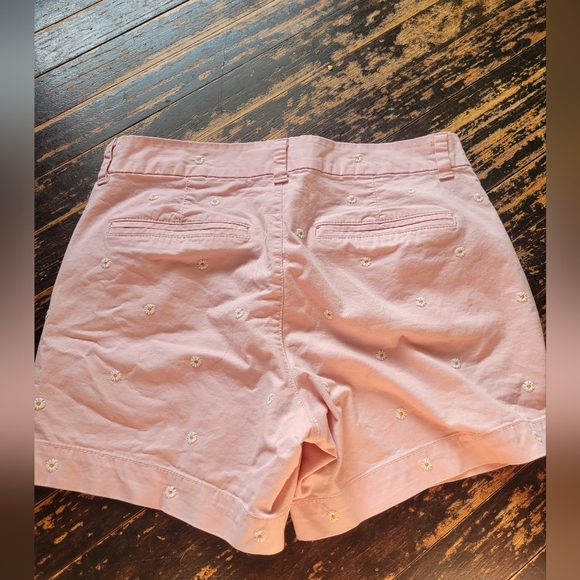 Old Navy Mid Rise Shorts - Picture 6 of 7